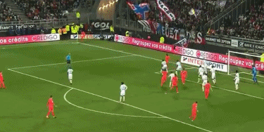 世体：费兰的出色表现让巴萨内部讨论是否要大手笔买前锋（世体：费兰状态爆发，巴萨高层商议是否砸重金引进前锋）