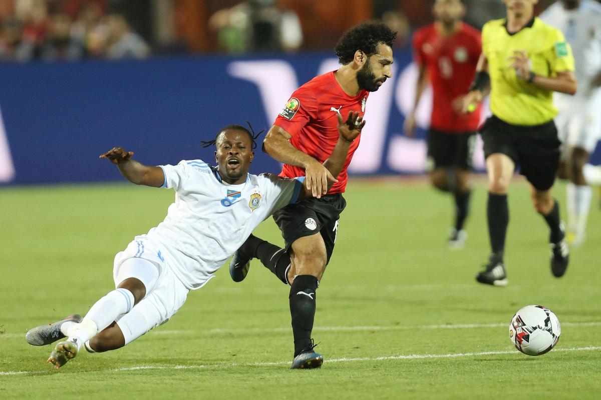 混团世界杯：梁靖崑单打告负莎头双打得分 中国8-2法国（混团世界杯战报：中国8-2胜法国，梁靖崑单打憾负，莎头双打建功）