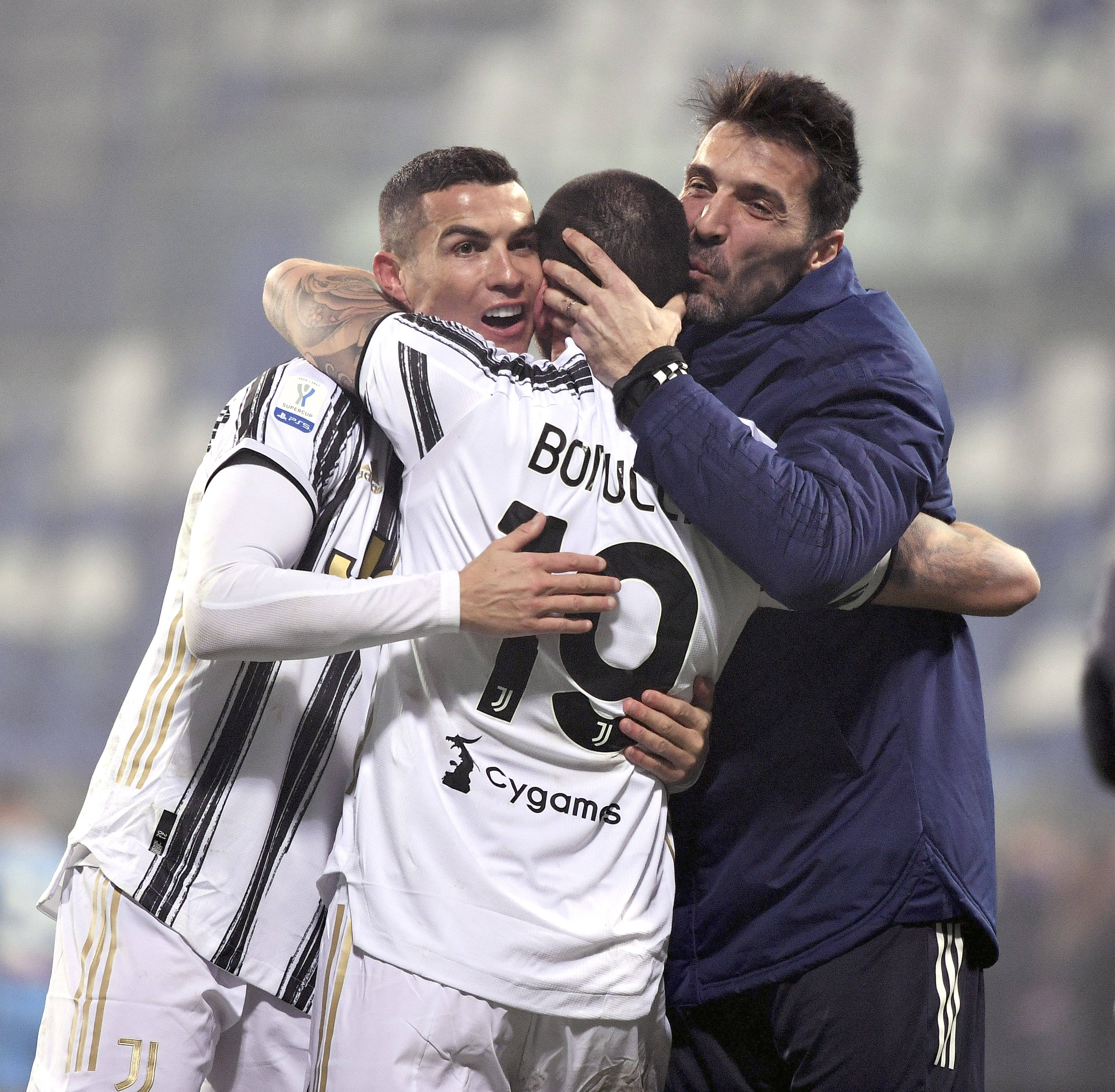 首尔外援后卫亚赞：能够限制住费利佩并不是我一个人的功劳（首尔外援后卫亚赞：限制费利佩是全队的功劳，并非我一人所为）