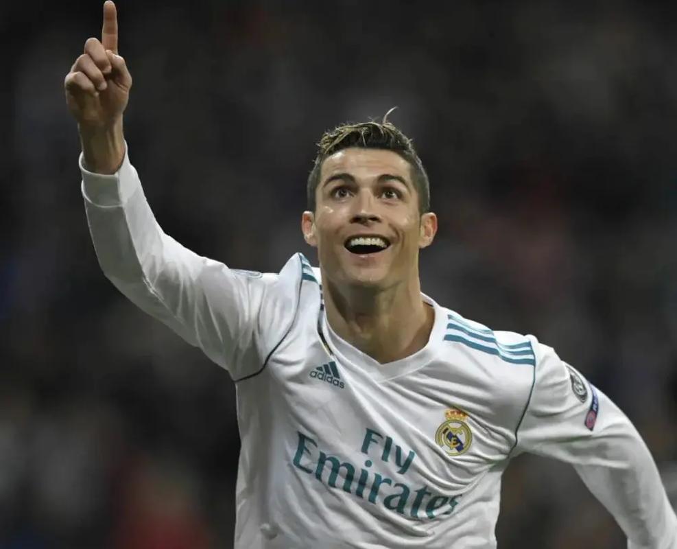 米体：罗马希望租借+买断齐尔克泽，买断费将不低于3500万欧