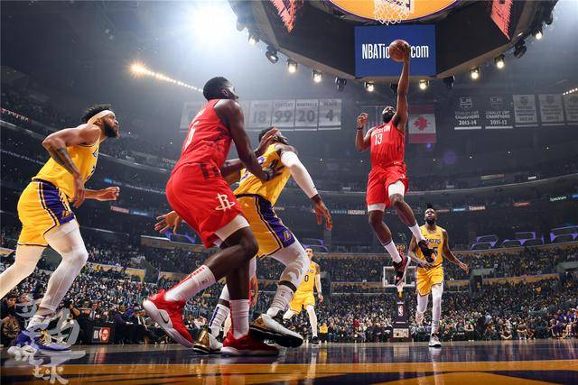 每体：巴萨将在下周签约埃及前锋，形式为租借+选择性买断（每体：巴萨预计下周引进埃及前锋，租借在先附带可选买断）