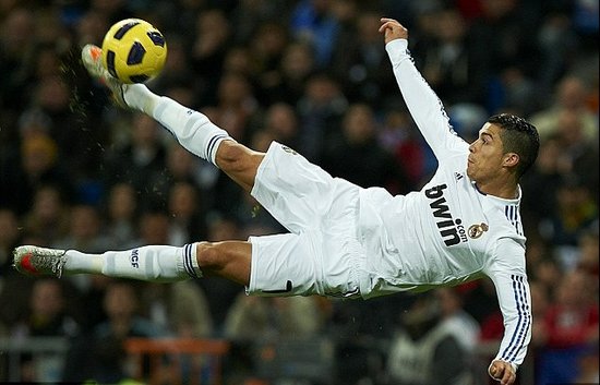 法甲半场：舍瓦利耶神扑，萨利苏进球被吹，巴黎0-0摩纳哥（法甲半场：舍瓦利耶多次救险，萨利苏破门无效，巴黎暂0-0摩纳哥）