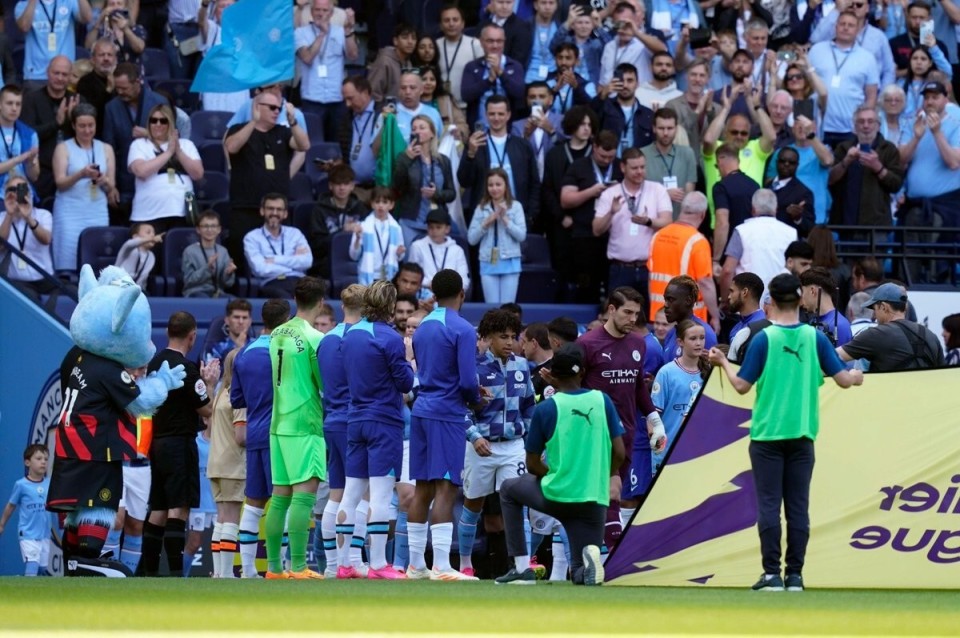 门德斯：萨福诺夫表现拯救了球队，为俱乐部创造历史感到自豪（门德斯：萨福诺夫力挽狂澜，我为俱乐部的历史性突破自豪）