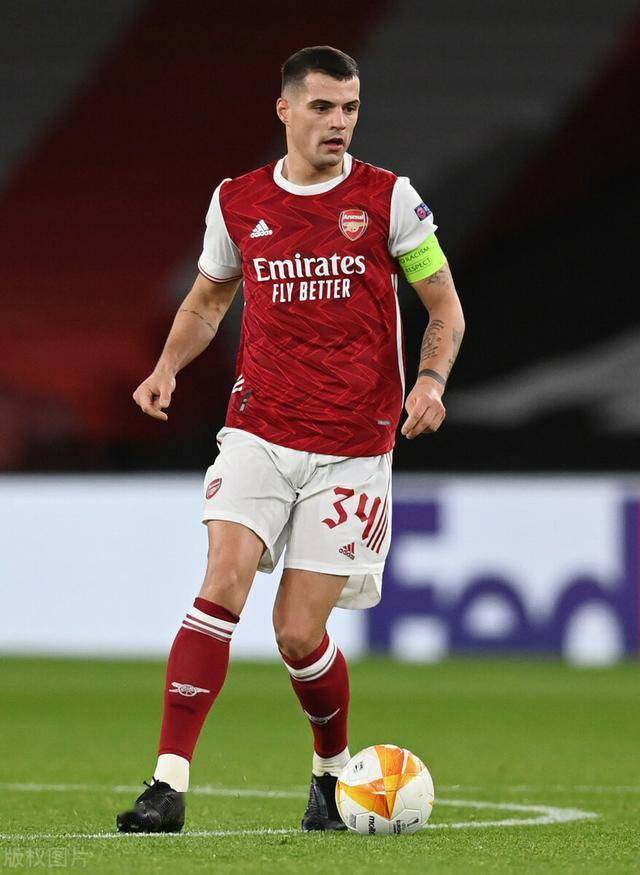 丰塞卡：谢尔基需改善防守态度，以适应曼城的战术纪律（丰塞卡：谢尔基需加强防守意识，方能融入曼城的战术纪律）